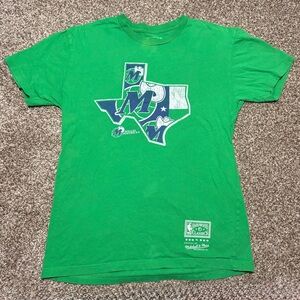 Mitchell & Ness Hardwood Classics Women’s Small Dallas Mavericks Tee